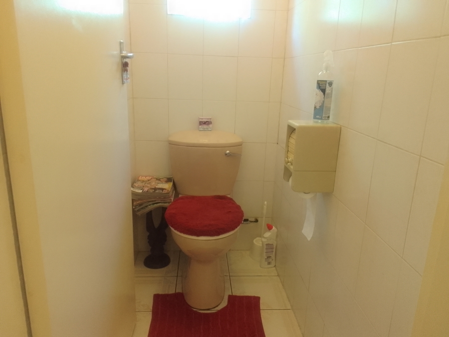 2 Bedroom Property for Sale in Geelhoutpark North West